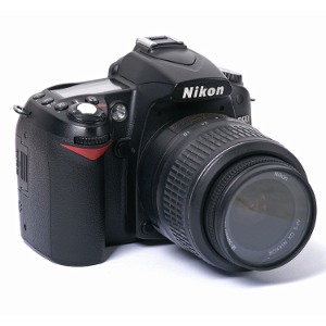 중고/니콘 디지털카메라 D90+18-55mm[91%]