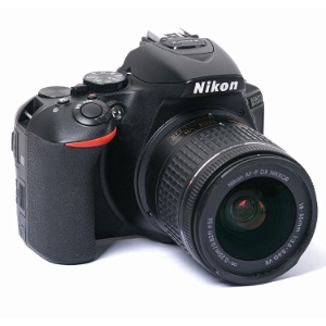 중고/니콘 디지털카메라 D5600+18-55mm[97%]